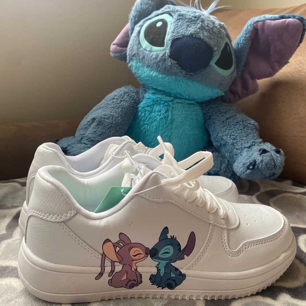 Disney lilo stitch low top court sneakers size 5 new no box